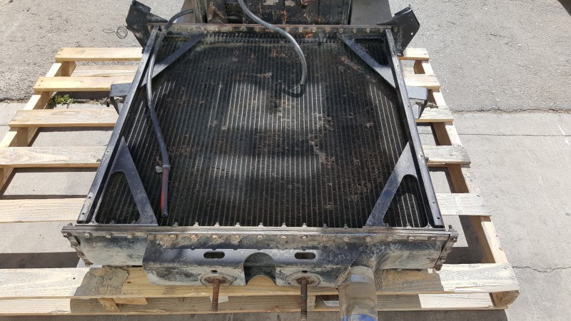 Tractor Truck Semi 18 Wheeler Bolt-On Radiator Service - Motor Mission ...